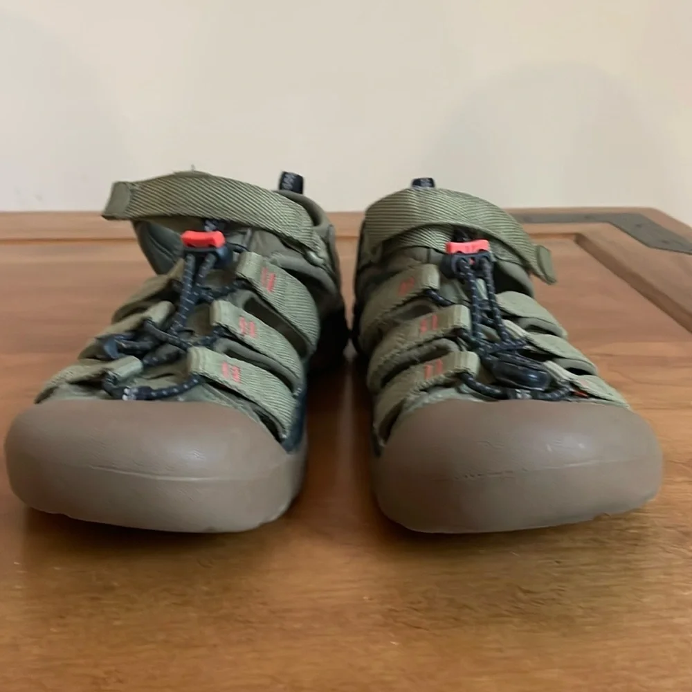 KEEN Water Sandals Size 3